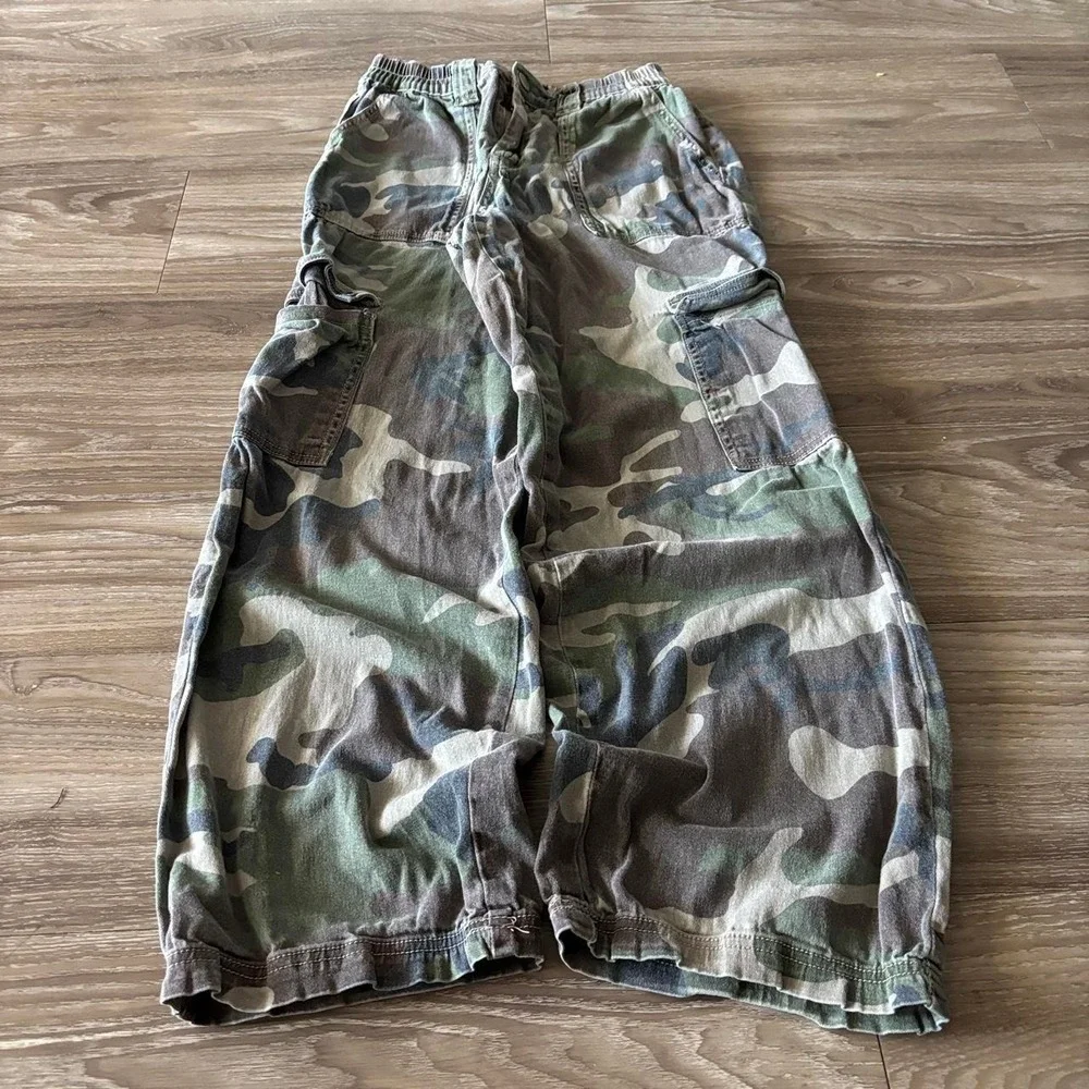 Vintage Y2K/2000s Baggy Camo Streetwear Cargo Pants! 28x27